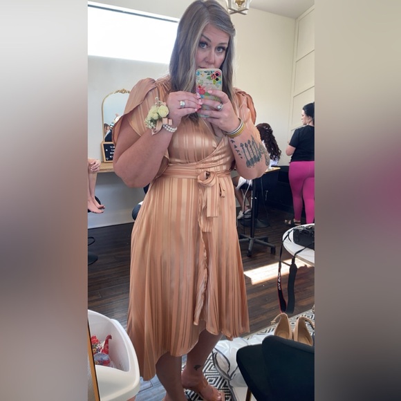 SHEIN Rose Gold/Coral Flowy Wrap Dress - Picture 4 of 4